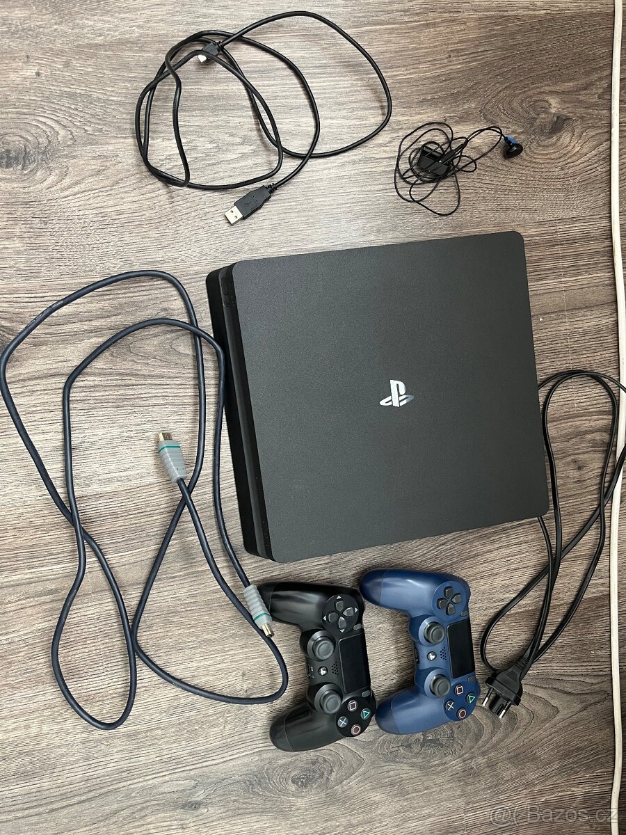 Prodám PS4 (PlayStation 4) - 3