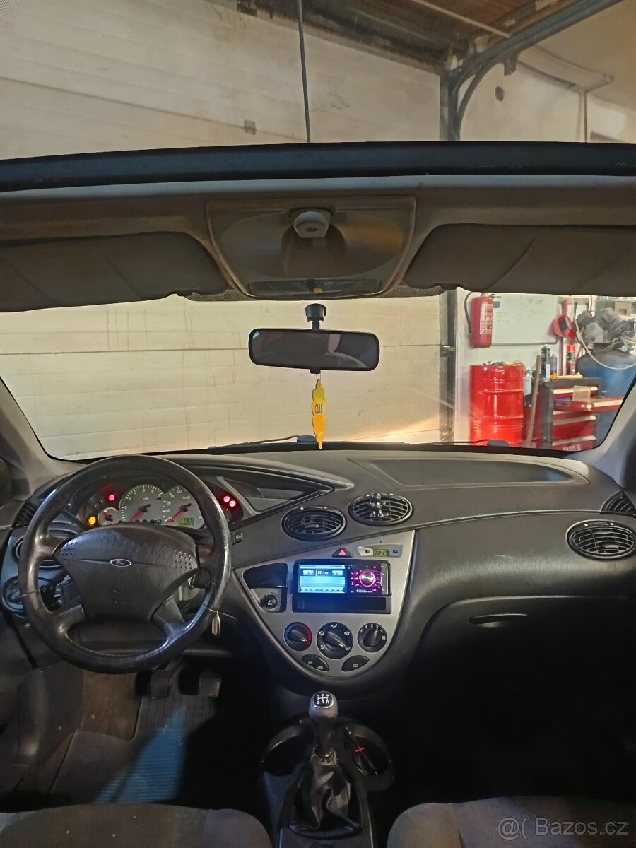 Ford Focus 1.6i - 3