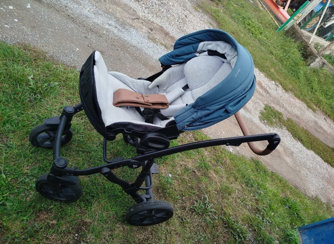 Kočárek Junama - 3