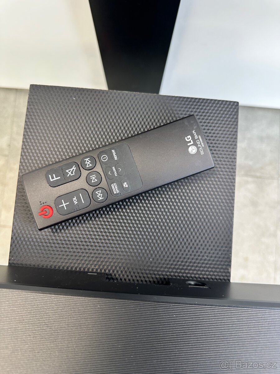 LG SL4Y – Soundbar s bezdrátovým subwooferem, 300W - 3