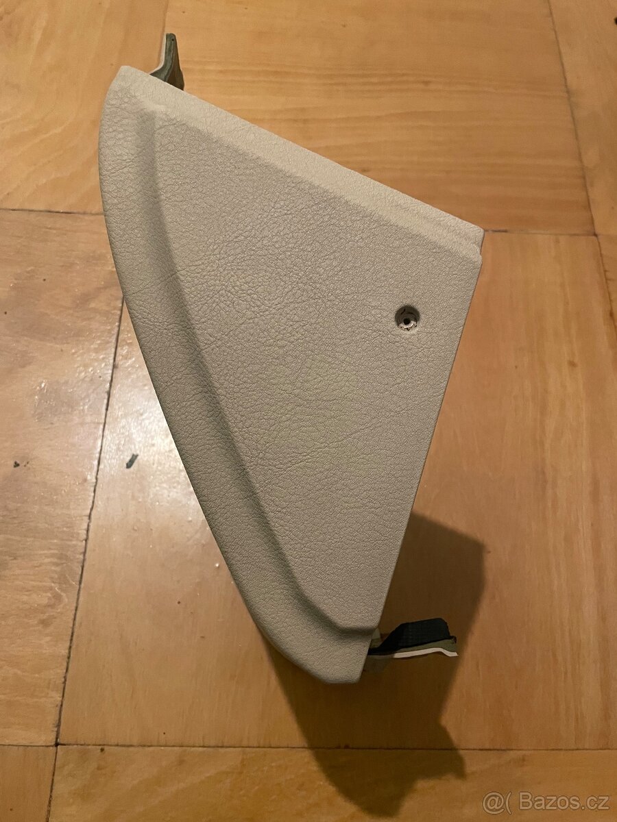 Kožená část vedle volantu e39 - 3