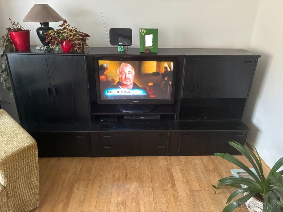 Prodám zachovalou obývací stěnu - 3