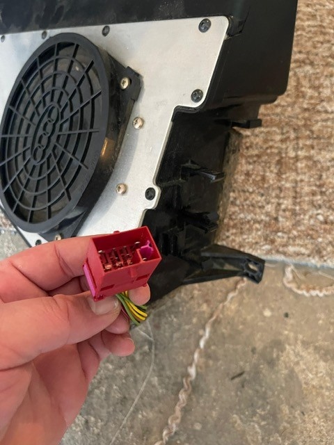 Audi A4 B5 BOSSE repro, subwoofer + tapce - 3