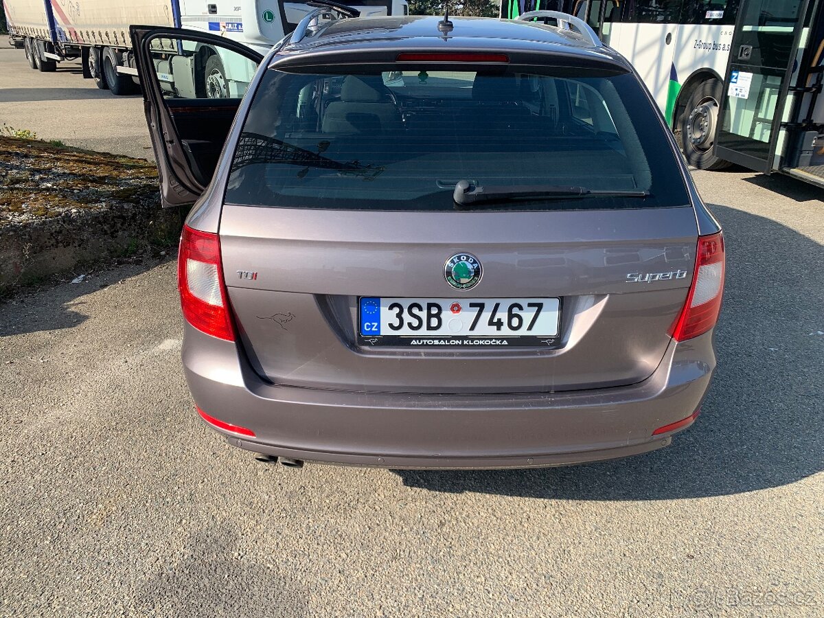 Skoda Superb combi 2010-2011 - 3