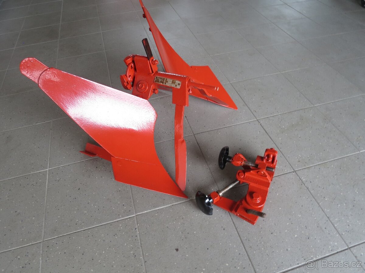 Oboustranný pluh VARI APH 352 + nastavovací těleso NT 3. - 3