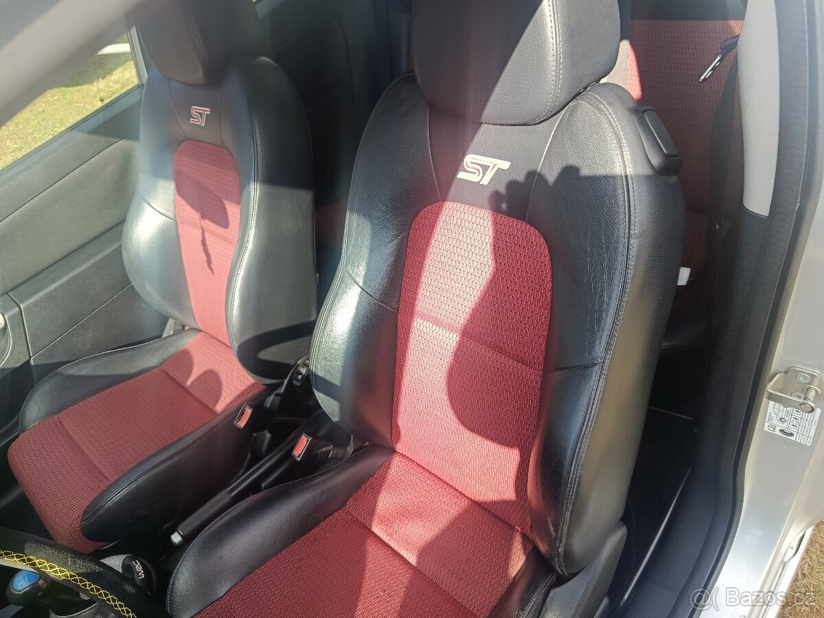 Prodám sedačky Fiesta ST150 - 3