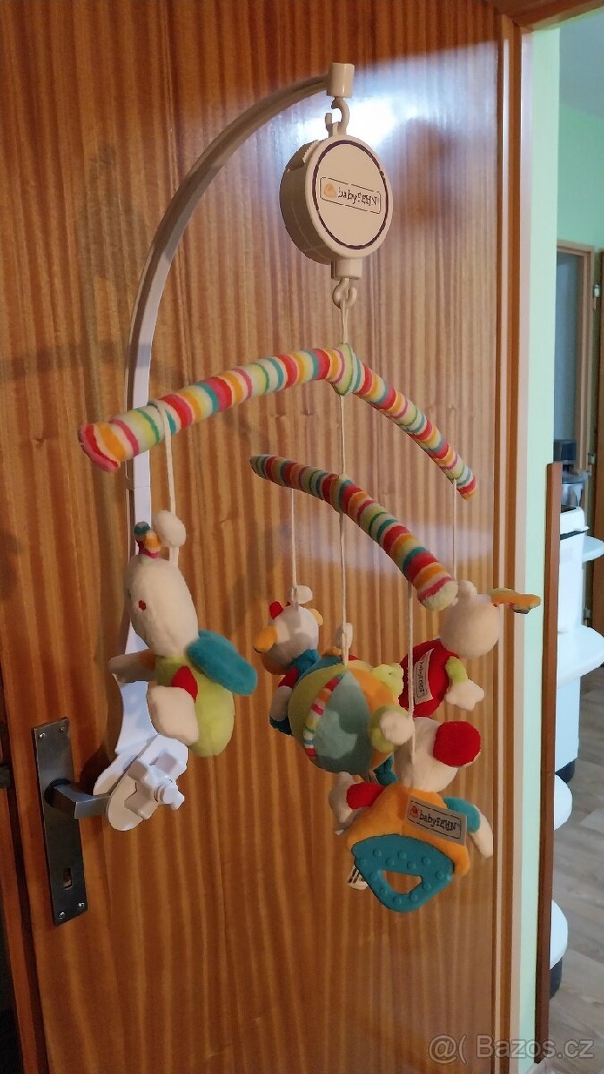 Kolotoč nad postýlku - 3