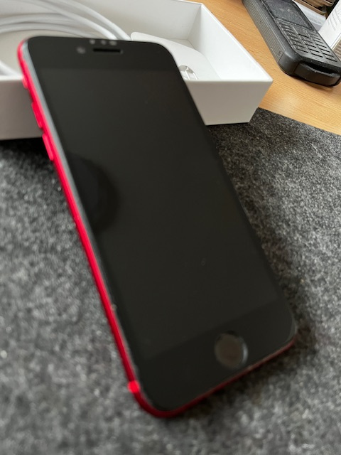 Apple iPhone SE 2022 128GB, 5G červený, model MMXL3CN/A - 3