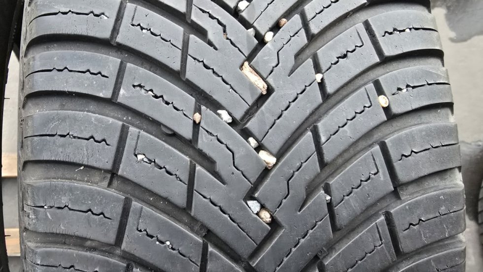 Celoroční pneu 215/55/17 Pirelli - 3