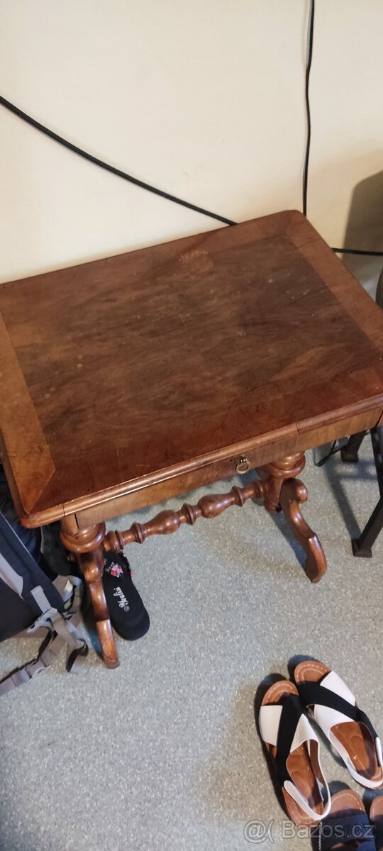 Stolek Historismus - 3