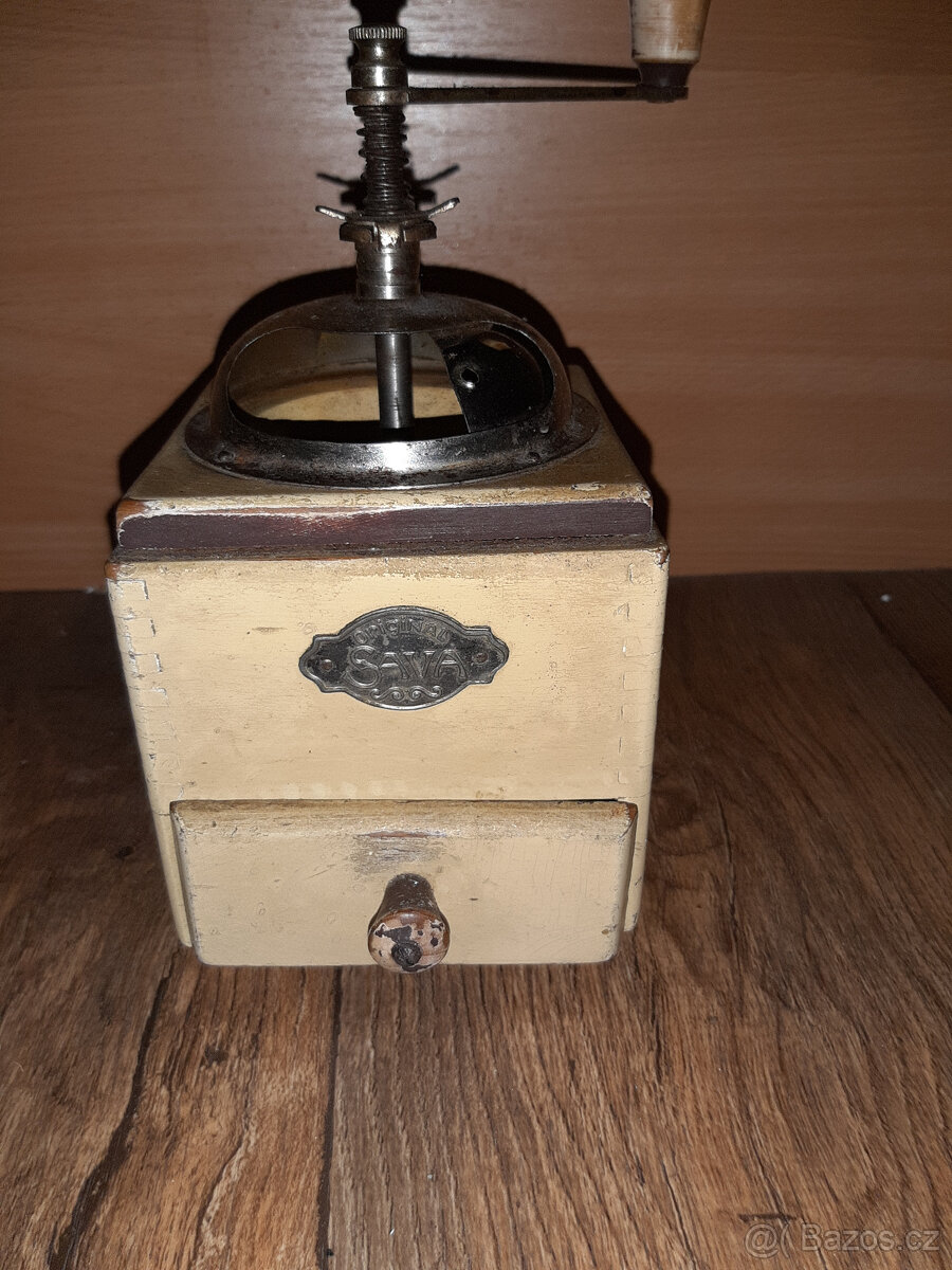 Prodám retro dřevěný mlýnek na kávu Sava original - 3