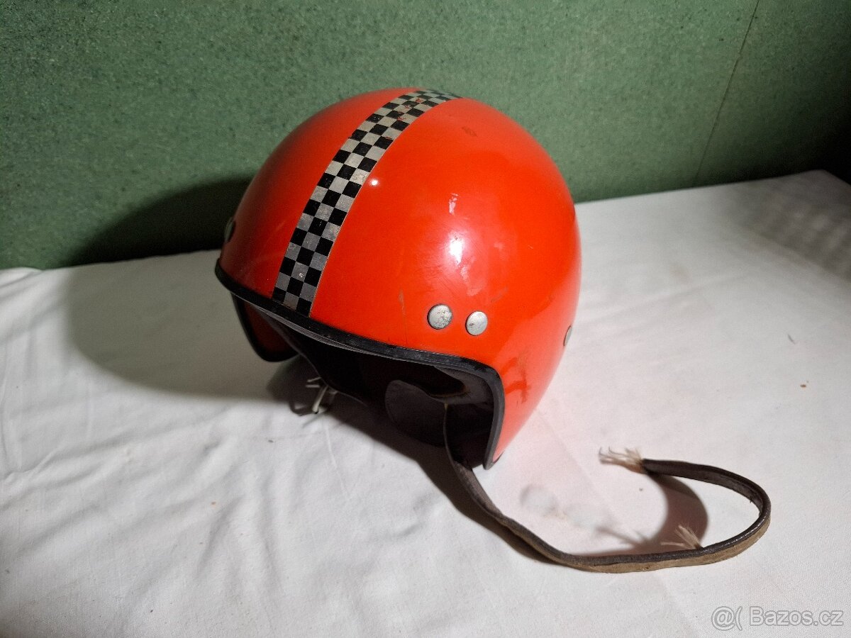 Stará přilba JAS - 3