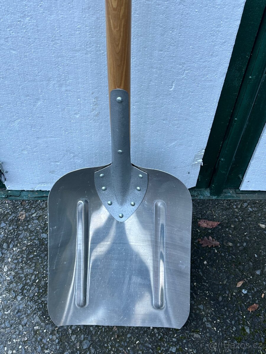 Lopata FISKARS Classic - 3