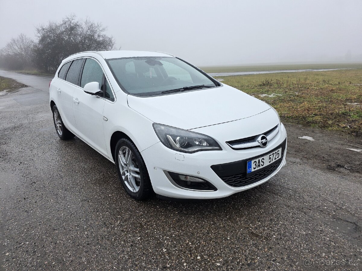 Opel Astra Sports Tourer 2013 - 3