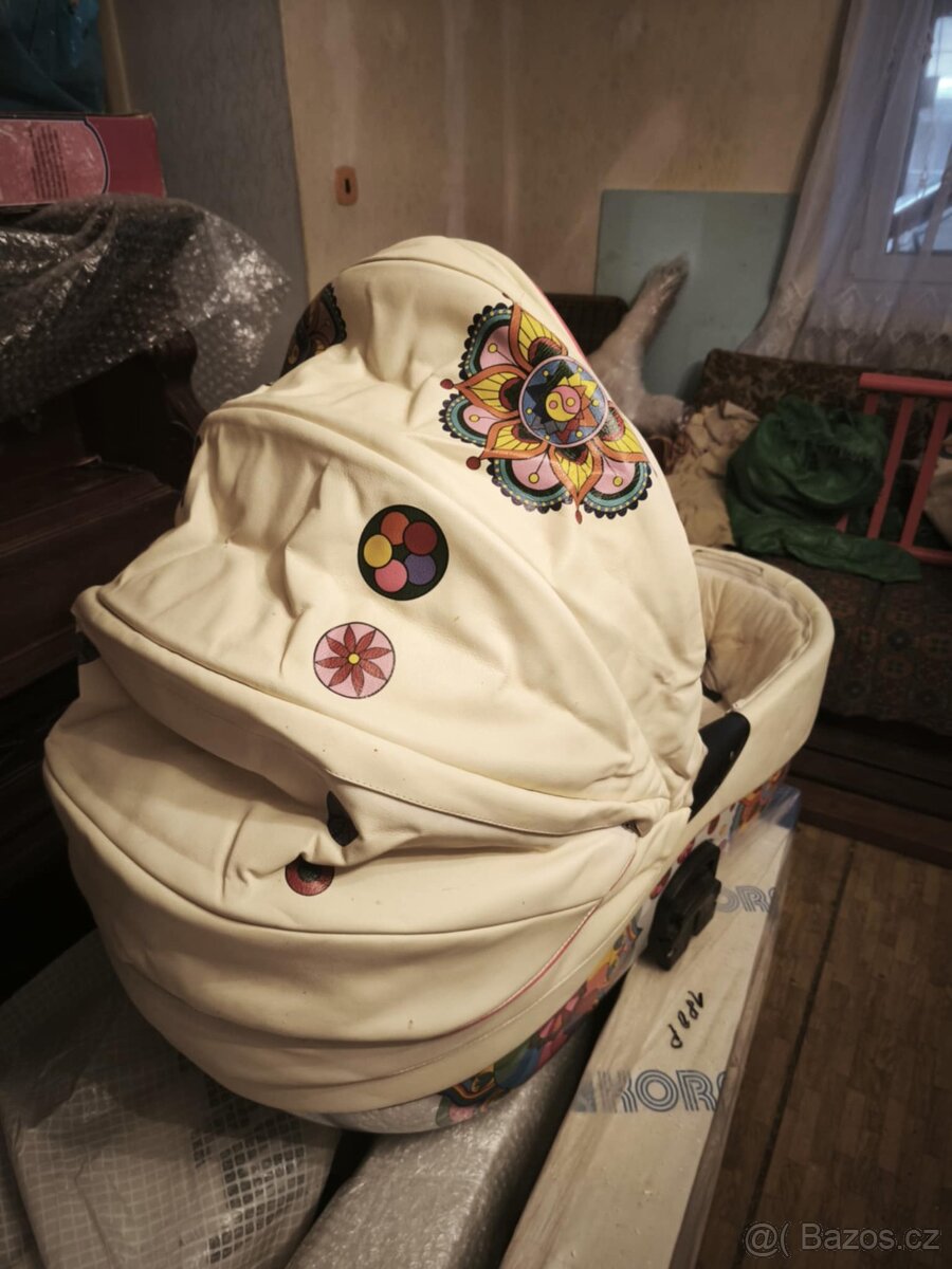 Kočárek Junama - 3