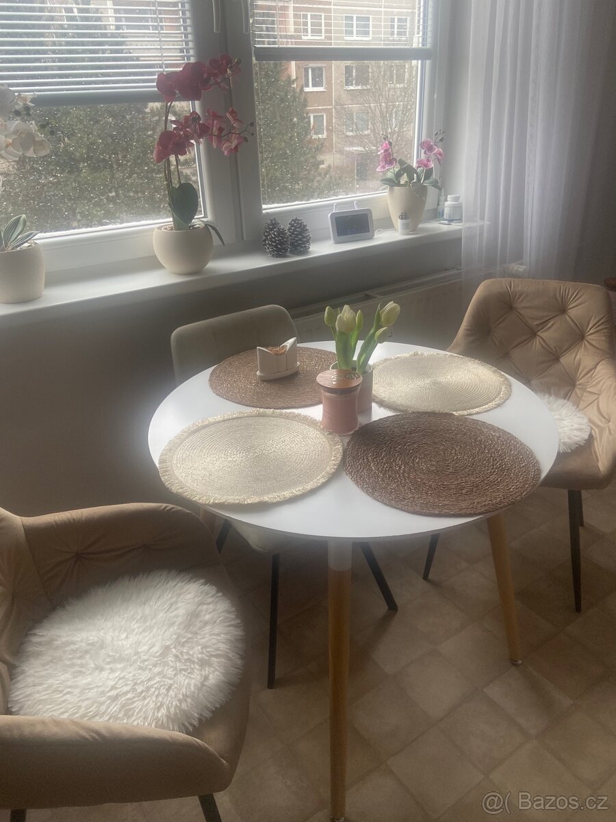 Jídelní stůl kulatý - 3