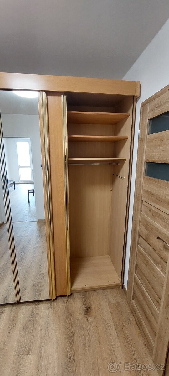Šatní skříň - 3