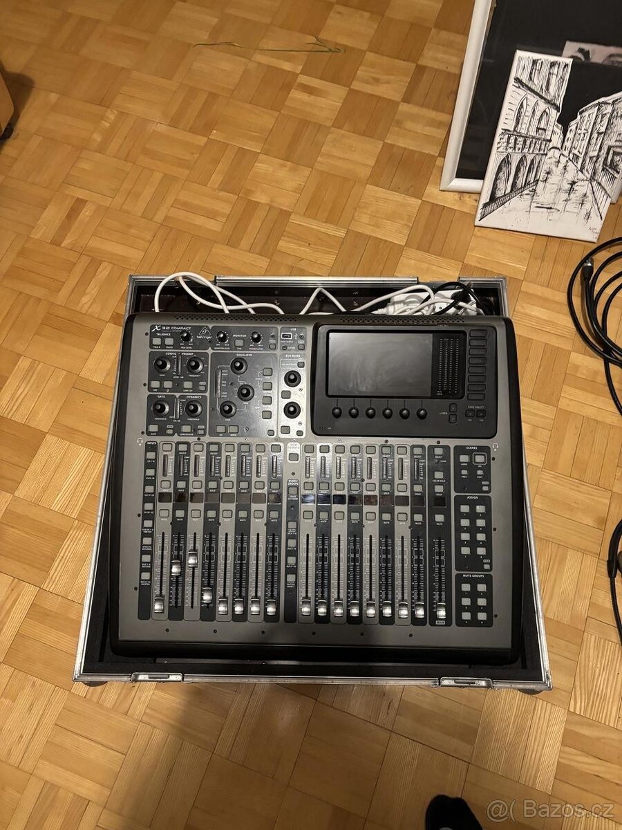 Behringer X32 Compact + case - 3
