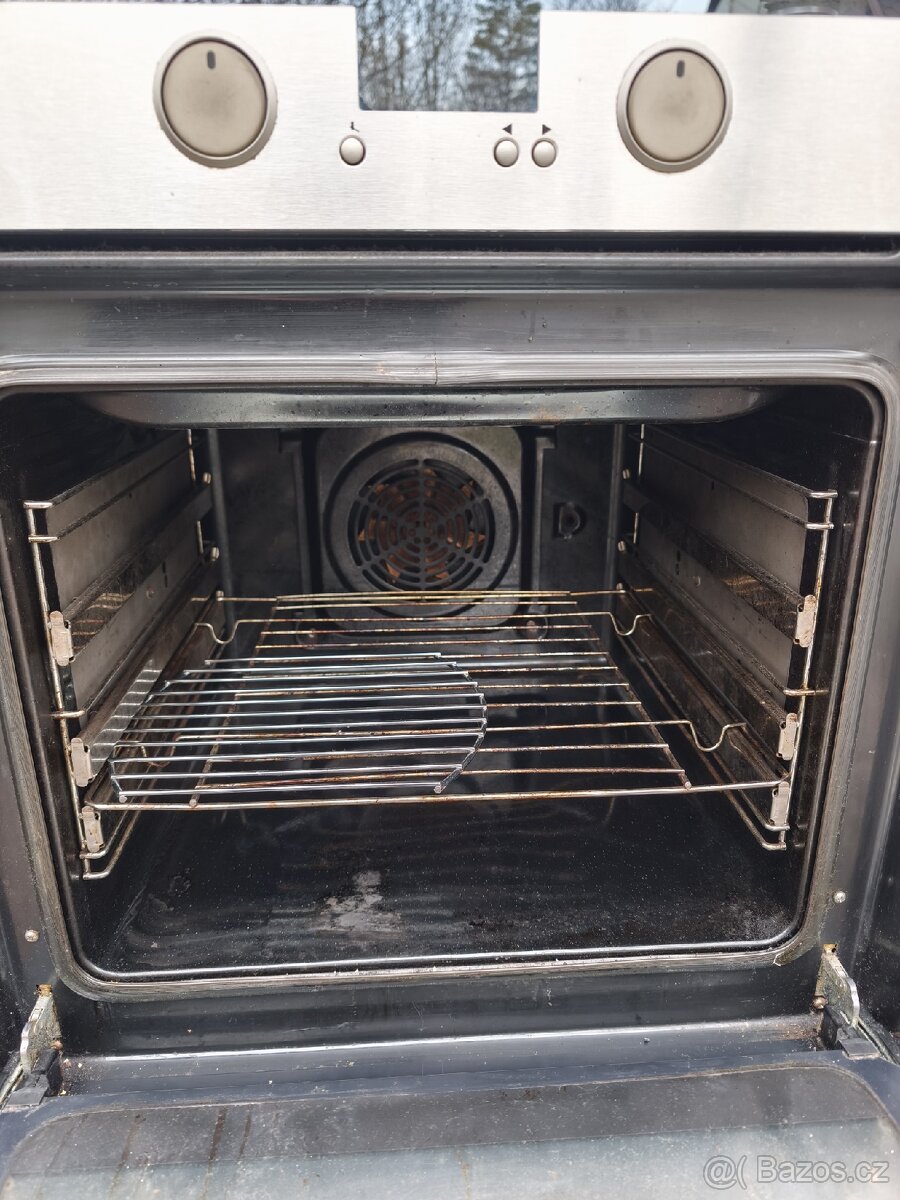 Vestavná trouba AMICA - 3