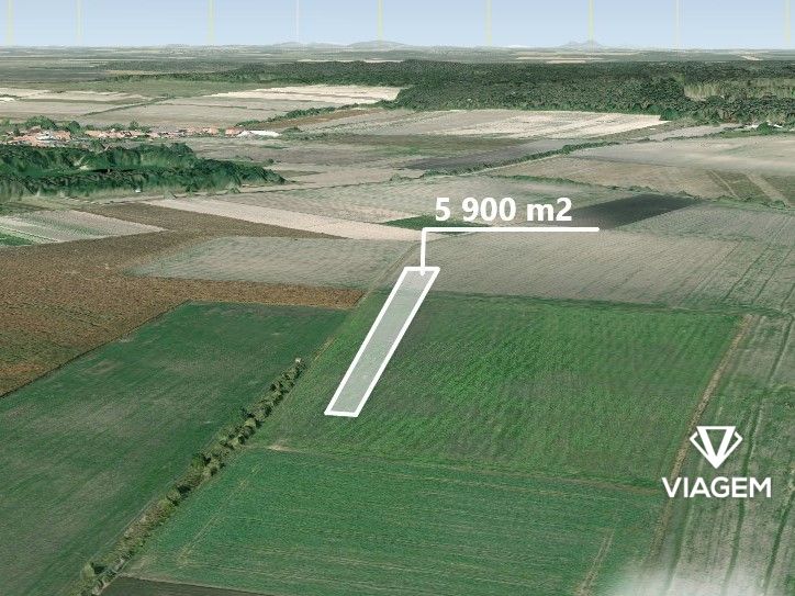 Pole 5 900 m² - 3