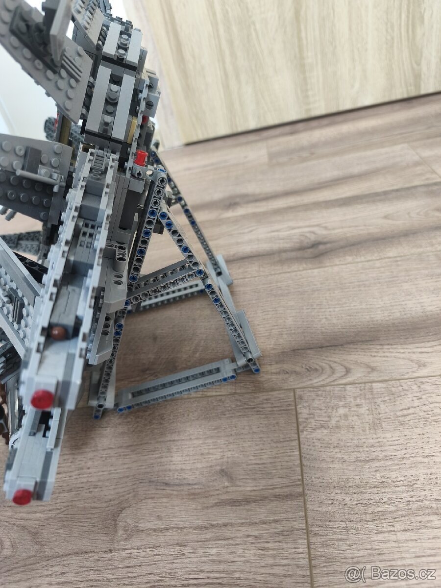 MOC star wars Millenium Falcon 75105 - 3