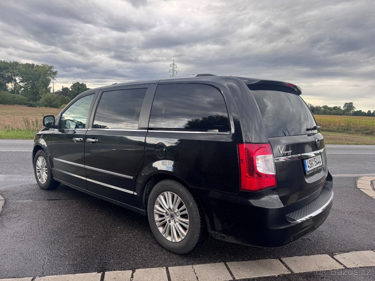 Lancia Voyager 3,6 Platinum LPG 2x DVD ČR 2013 TOP AUTO - 3