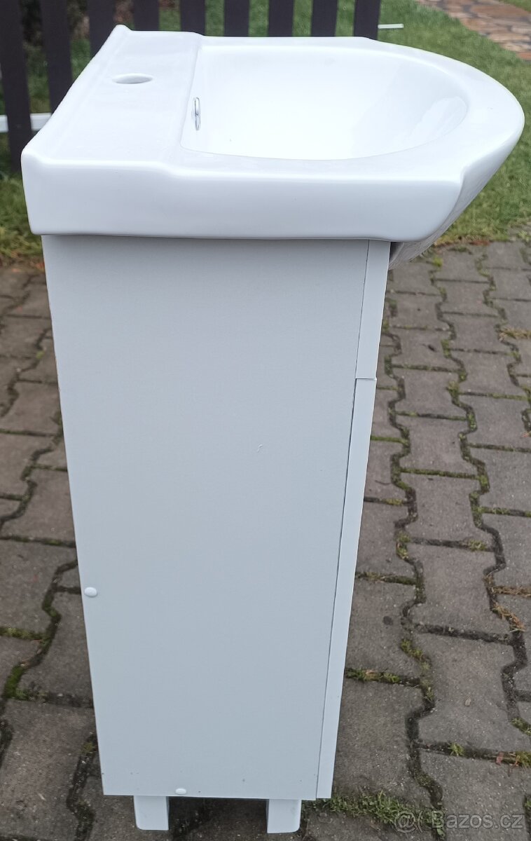 Koupelnová skříňka s umyvadlem - 3