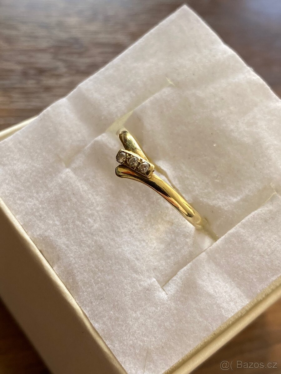 Zlatý dámský prstýnek - 3