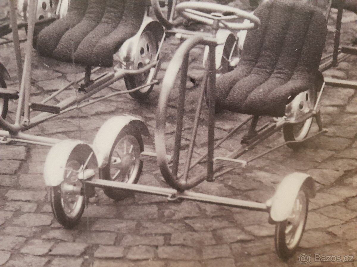 Šlapací autíčko-tříkolka - 3