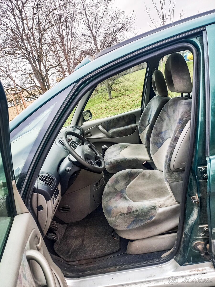 Prodám Citroën Xsara Picasso, r.v. 2002. - 3