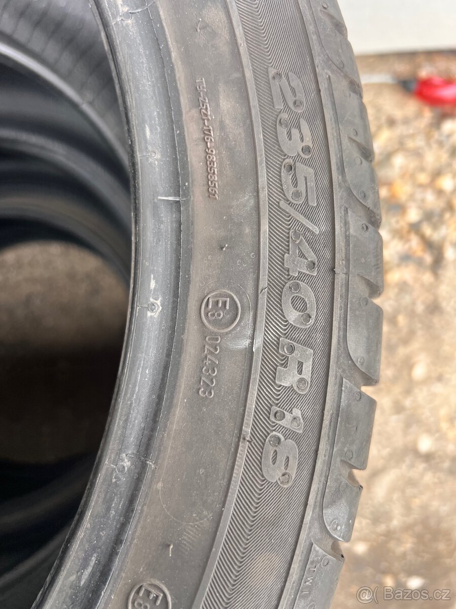 Pneu 235/40/18 - 3