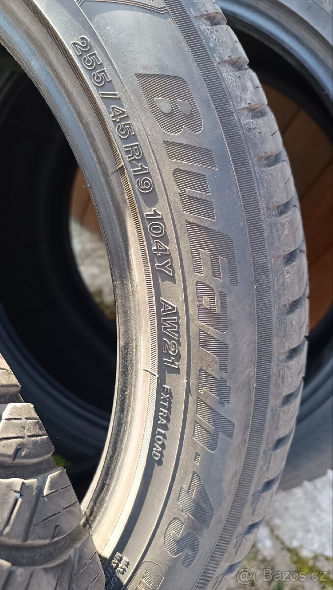 Pneu Yokohama 255/45 R19 - 3