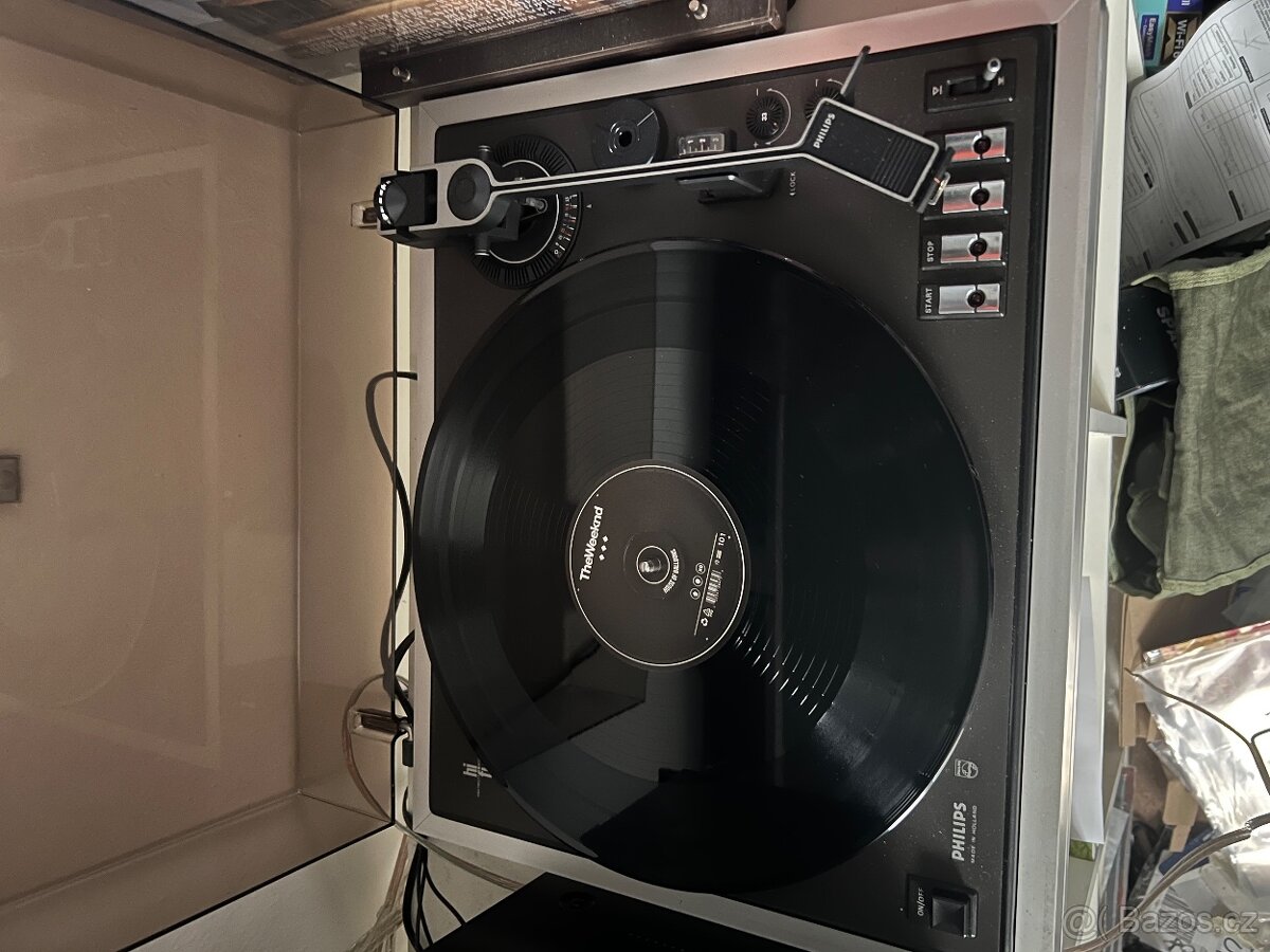 Souprava gramofonu, zesilovače a sloupové reproduktory - 3
