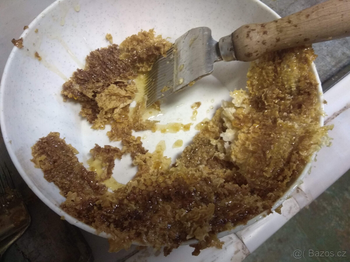 Včelařské potřeby – cedník, nádoby, atd. - 3