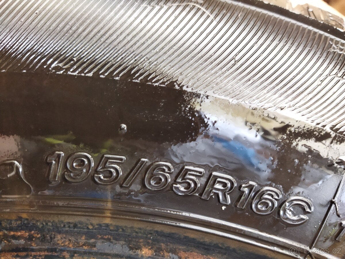 Pneu zimní 2.ks. Na dodávku 195 16/C.Skoro nejeté.Zátěžové. - 3