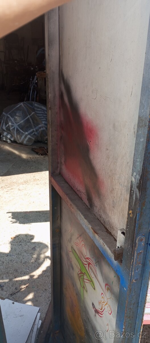 Plechová posuvná vrata s dveřmi - 3