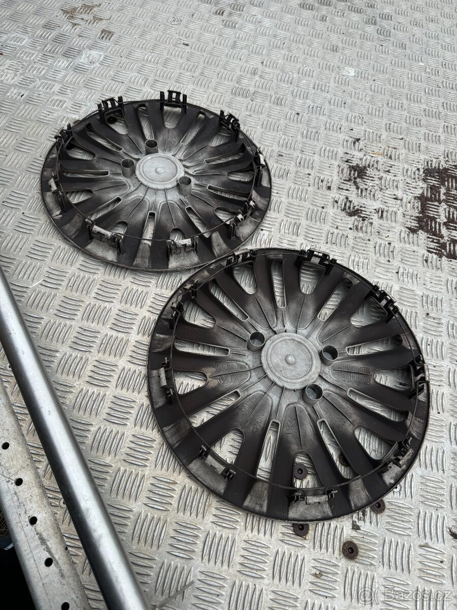 VW poklice r16 5k0 601 147 H - 3