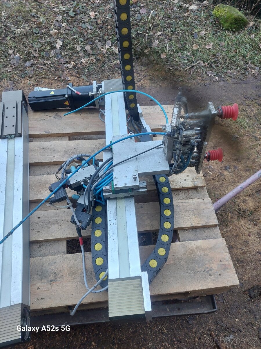 Lineární robotická kinematika nebo rám CNC stroje. - 3