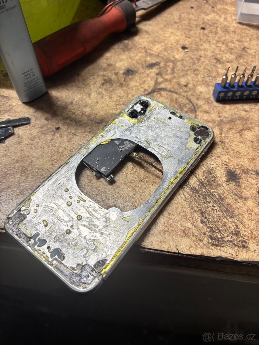 IPhone X na díly - 3