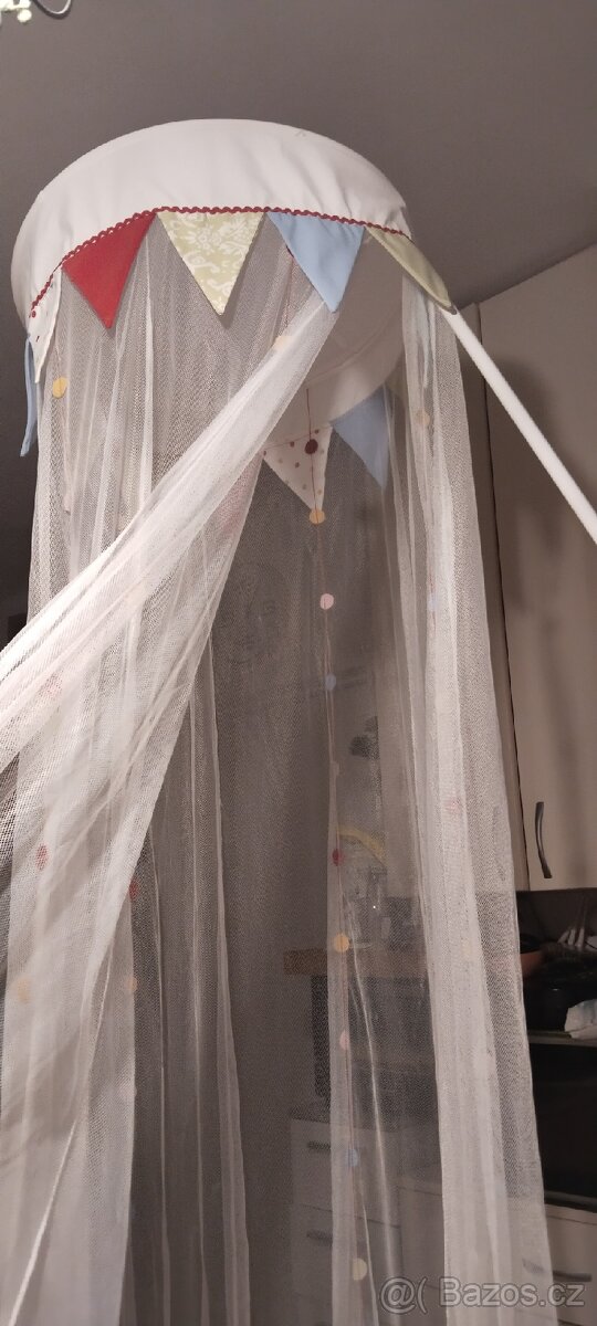 Nebesa nad postýlku - 3