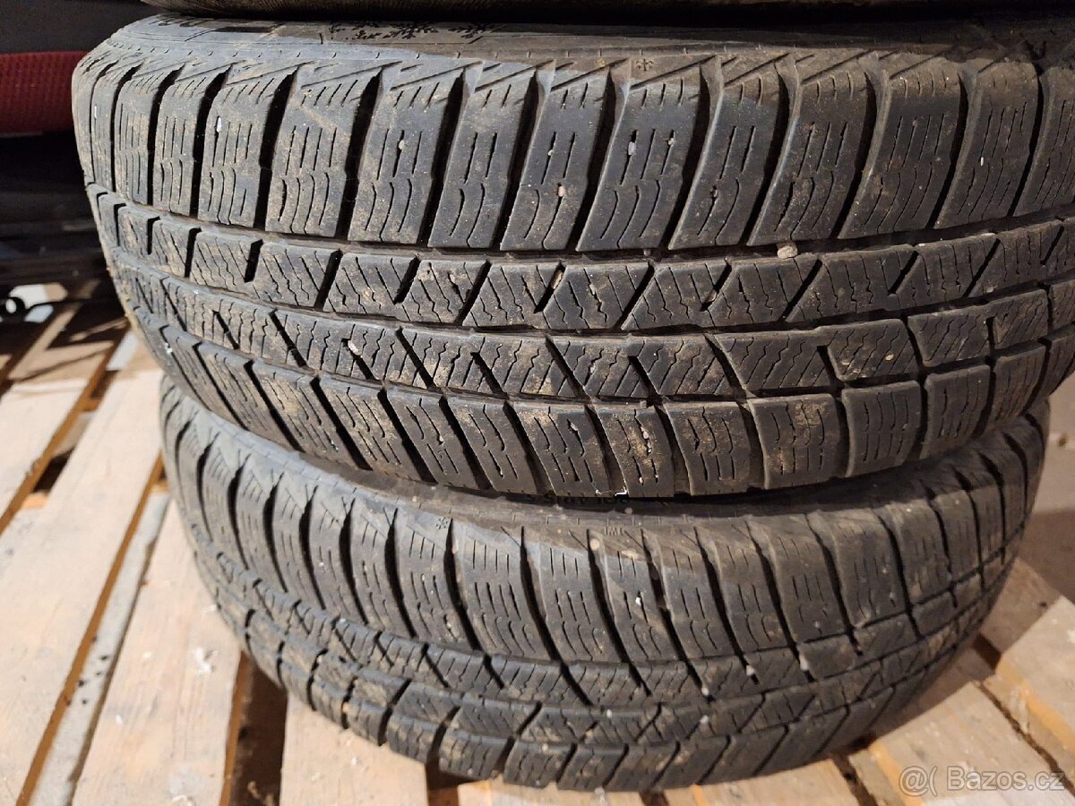 Nabízíme 2 zimni a 2 letní 498 - 3