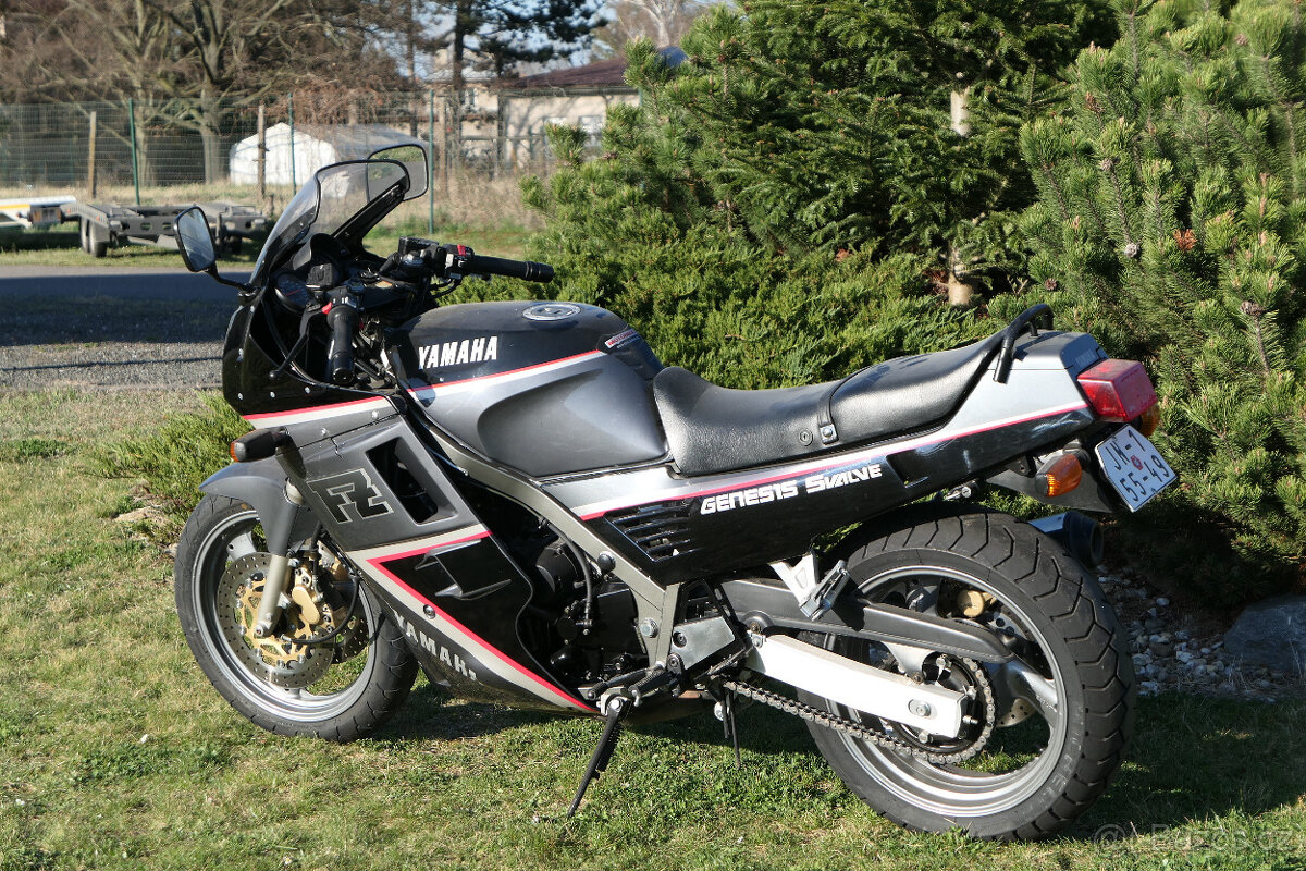 Yamaha FZ 750 - 3