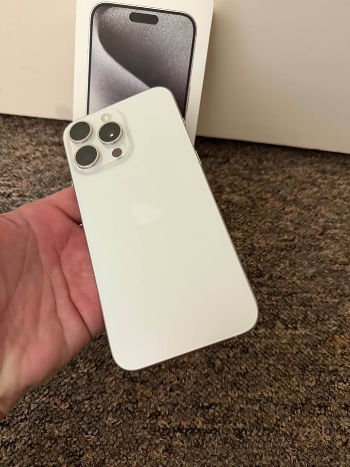 Apple iPhone 15 Pro Max 1TB White Titanium. EXCELENTNI STAV - 3