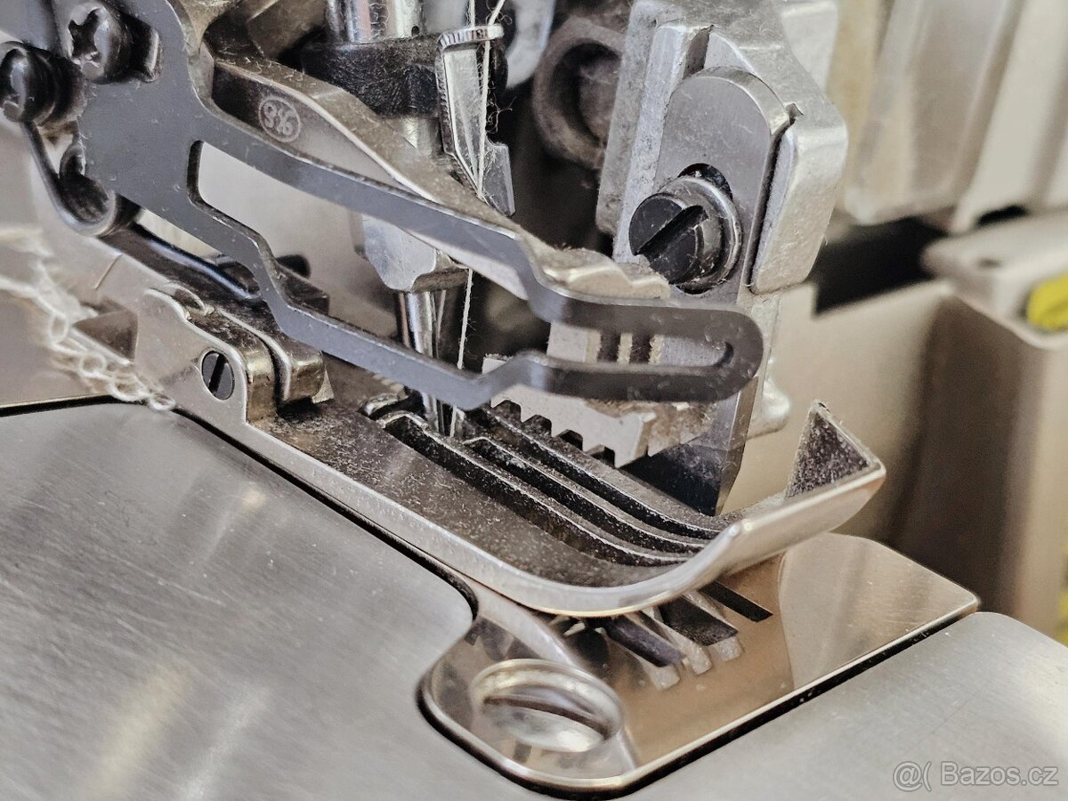 Overlock TYTAN ST-7925 – horní podávání. - 3