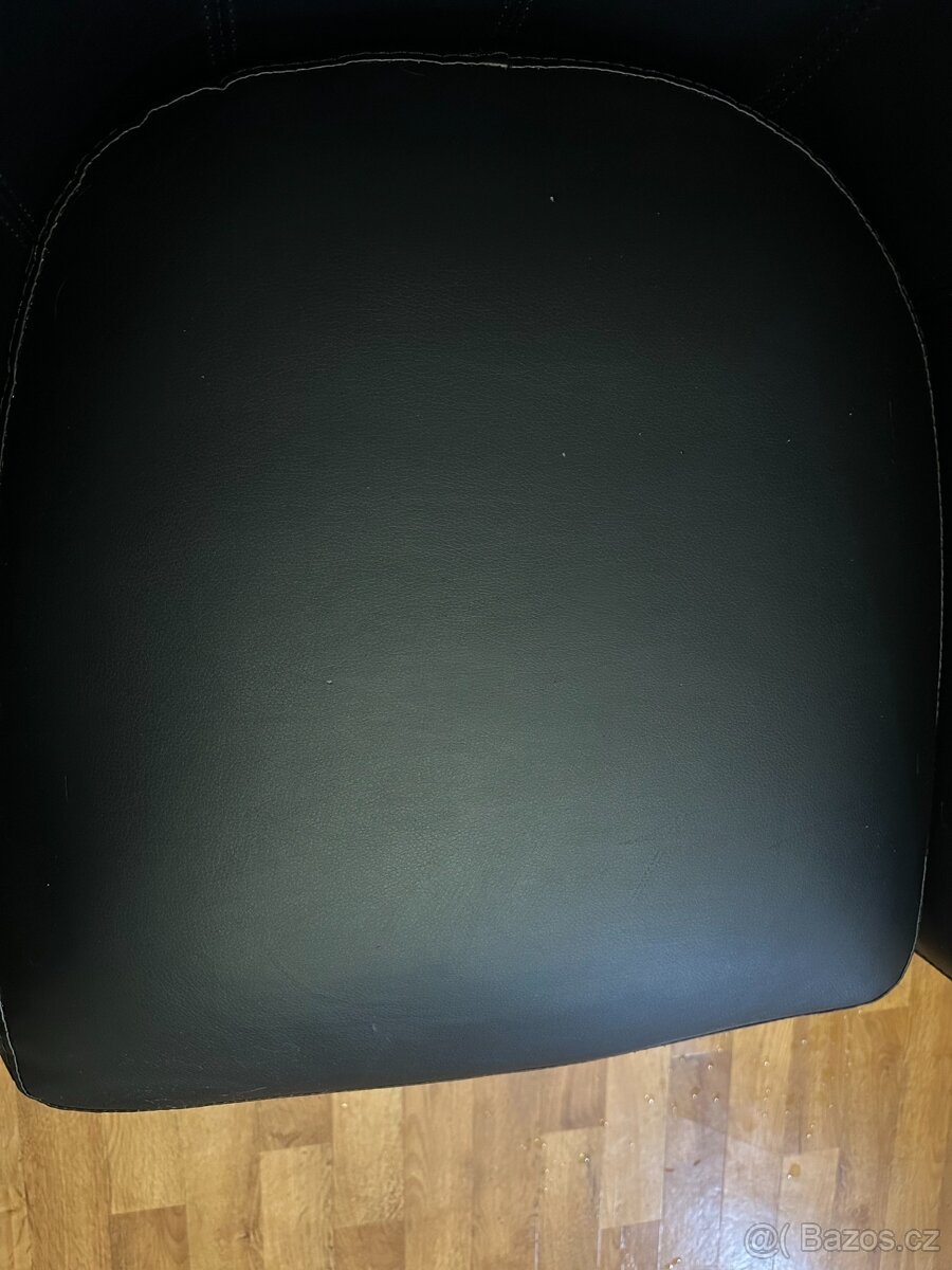 Křeslo z černé ekokůže - 3