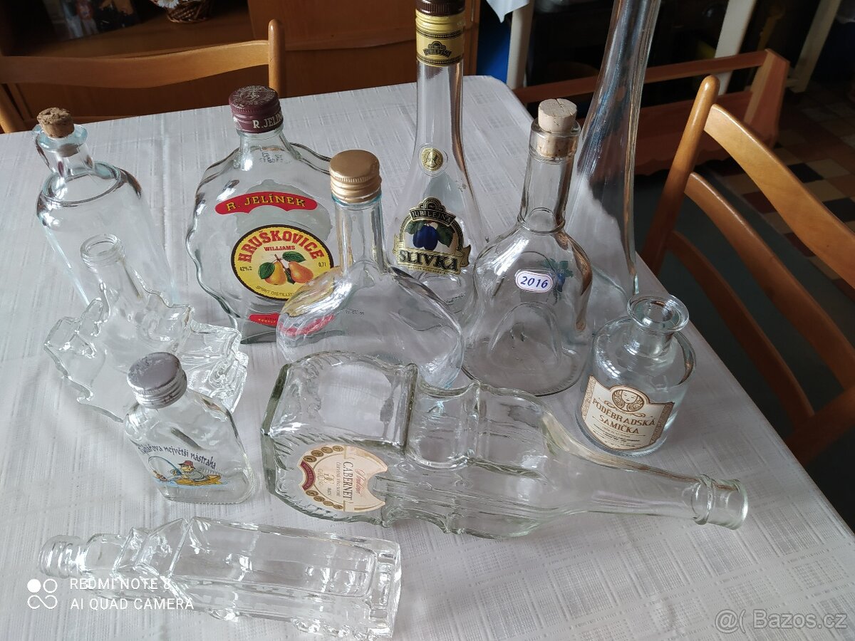 láhve 0,5l a 1lt s uzávěrem, plucky (placatky) 0,2l - 3