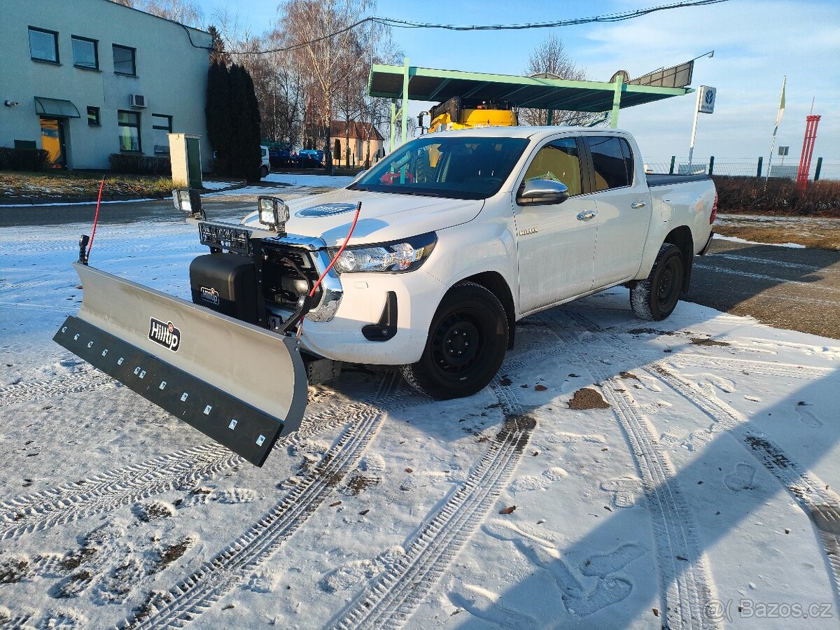 Toyota Hilux + radlice + sypač - 3