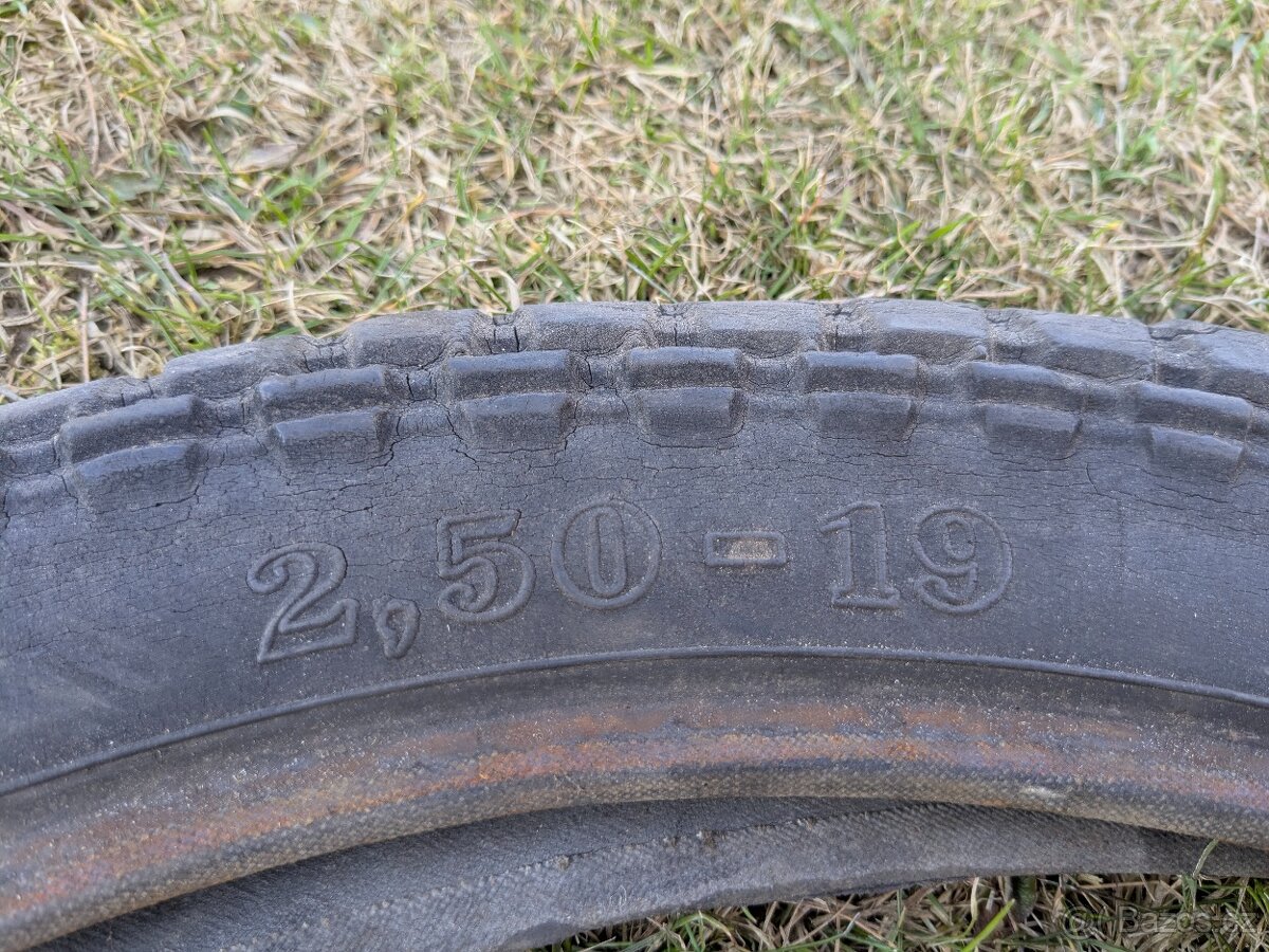 Původní pneu Baťa 2,50-19 - 3