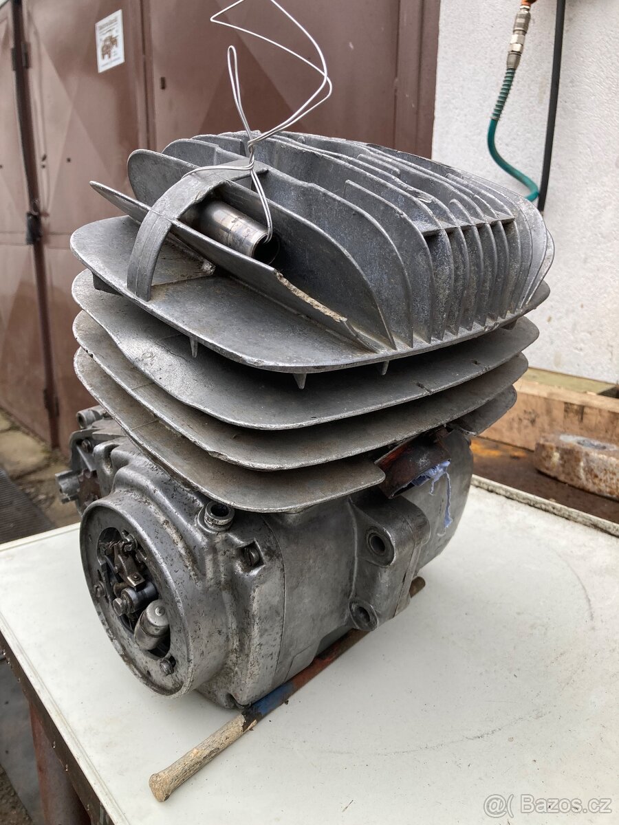 ČZ 250/513 motokros - 3