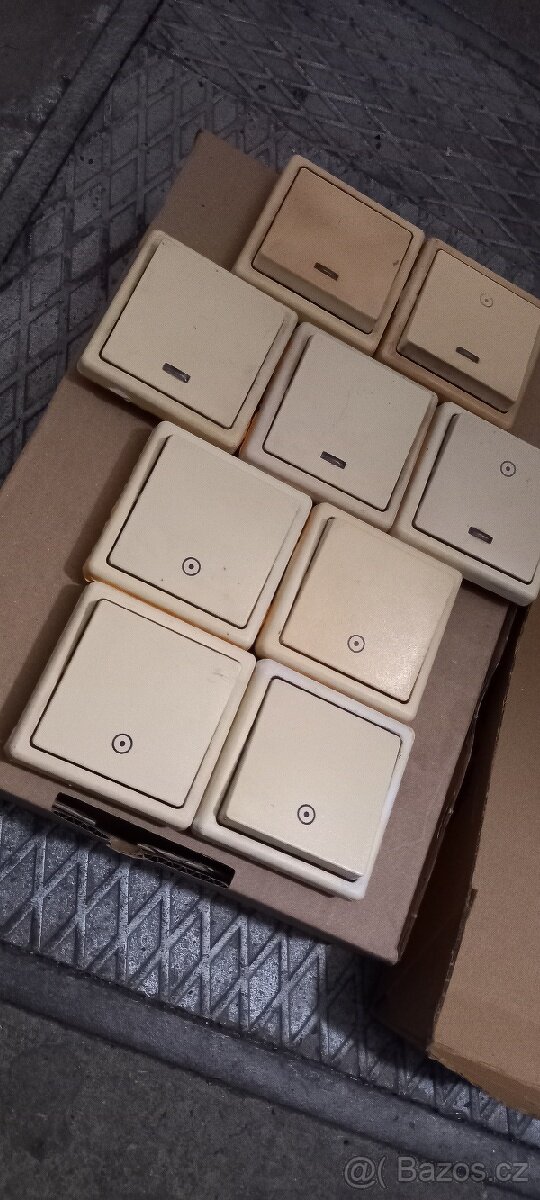 Vypínače přepínací schodišťove 9ks - 3